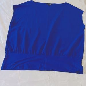 Express ladies blouse sleeve less Size L. Color navy blue